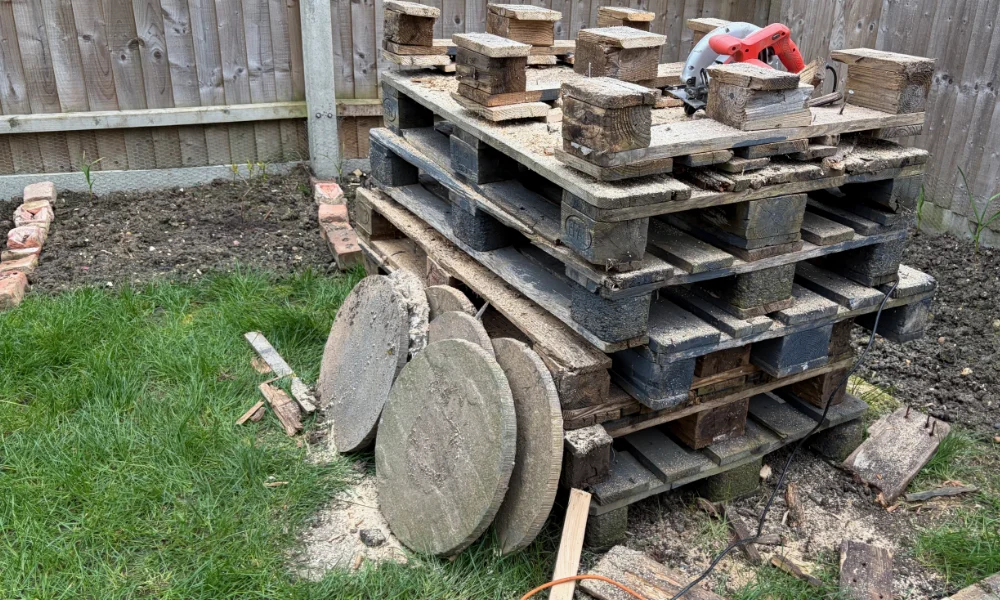 Pallet wood for garden borders
