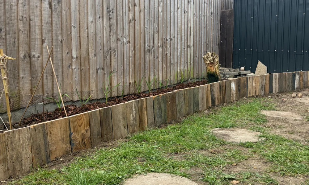 Diy garden border fence from pallets